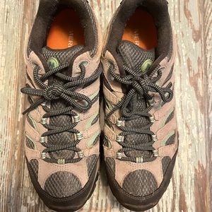 Women’s Merell Hiking Boots 9.5